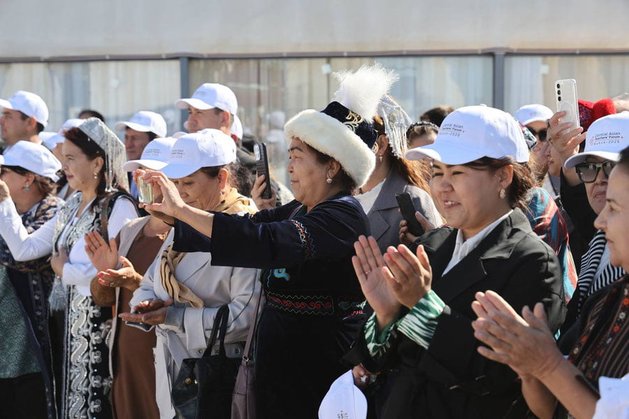 Нукусда илк бор “Марказий Осиё педагоглари” халқаро форуми ўтказилмоқда