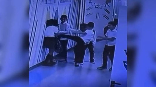 Toshkentdagi maktabda 4-sinf qizcha sinfdoshlari tomonidan kaltaklandi