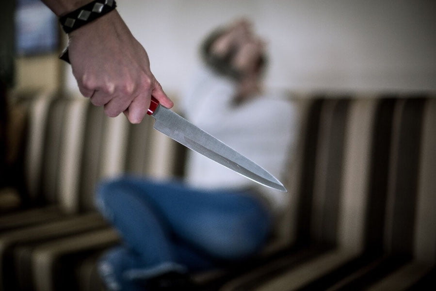 Қашқадарёда собиқ ҳарбий икки аёлни пичоқлаб ўлдирди