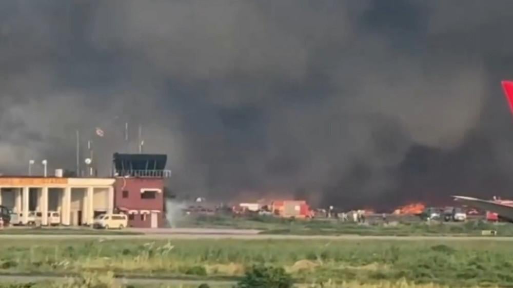 Бангладеш халқаро аэропортида йирик ёнғин содир бўлди - барча рейслар бекор қилинган