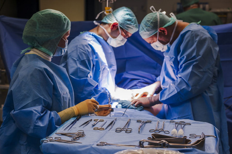 Янги Зеландияда бола ичагидан 100 та магнит олиб ташланди