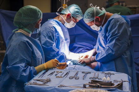 Янги Зеландияда бола ичагидан 100 та магнит олиб ташланди