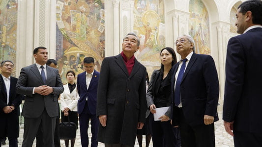 Хитой Ташқи ишлар вазири Ислом цивилизацияси марказига ташриф буюрди