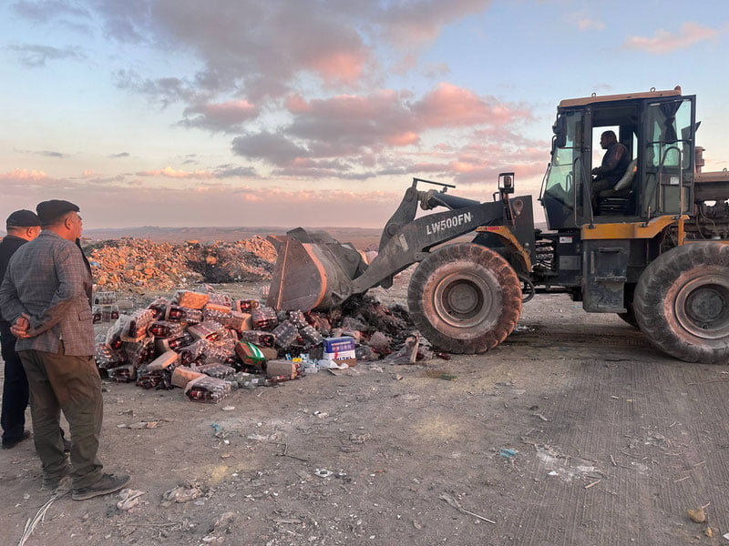 Навоийда салкам 5000 шиша ароқ синдириб, йўқ қилинди