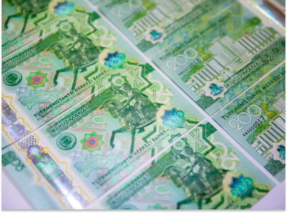 Туркманистон Марказий Осиёда биринчи бўлиб пластикдан пул ишлаб чиқаради