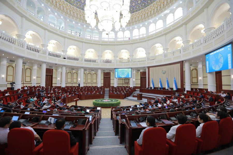 Депуататлар “яширинча” 41 трлн сўми тасдиқлаб берган