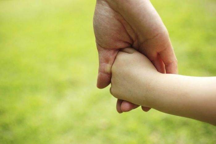 Ўзбекистонда оғир аҳволдаги болалар учун профессионал тутинган оила тизими жорий этилади