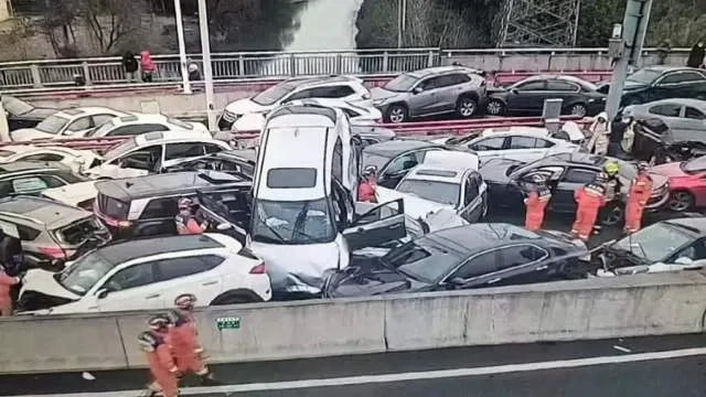 Японияда 57 та машина иштирокида ЙТҲ содир бўлди