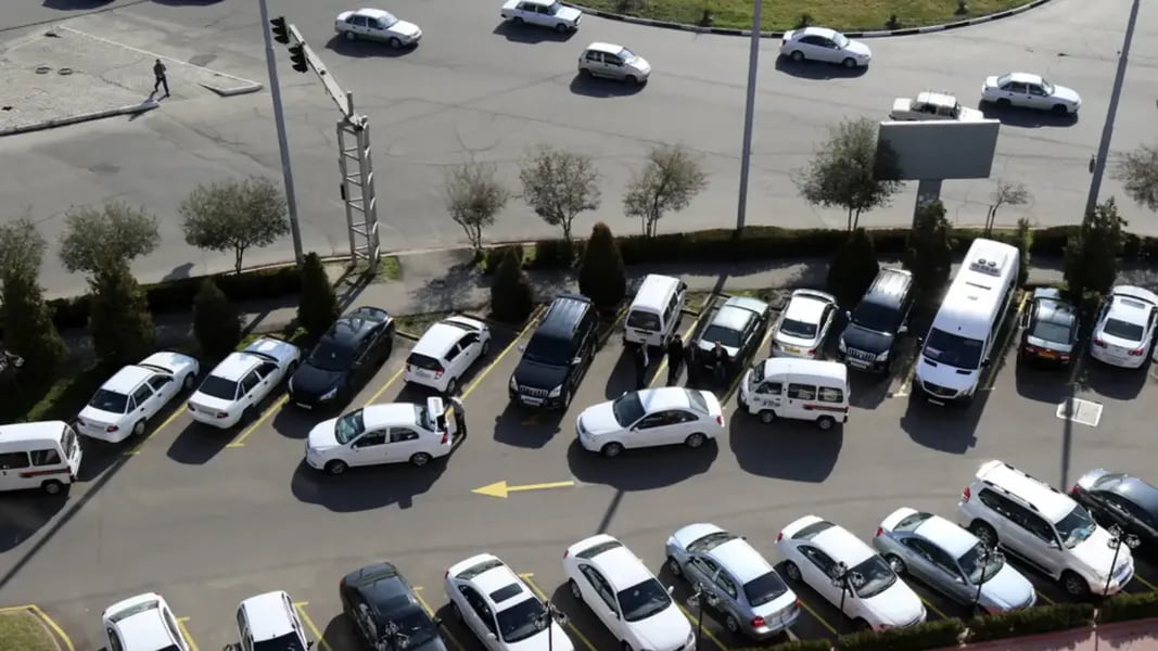 Фуқаролар уйи олдига автомобиль қўйгани учун пул тўламайди — Тошкент шаҳар ҳокимлиги