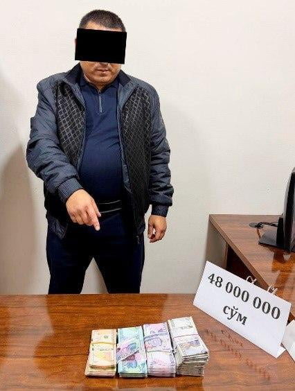 Фарғонада қарз ундириб бериш эвазига 4 минг доллар талаб қилган суд бошқарувчиси ёрдамчиси қўлга олинди