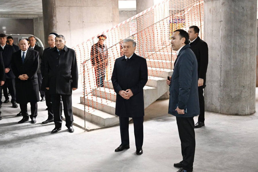 Президент Шавкат Мирзиёев Қурилиш ва уй-жой коммунал хўжалиги вазирлигининг янги биносини бориб кўрди