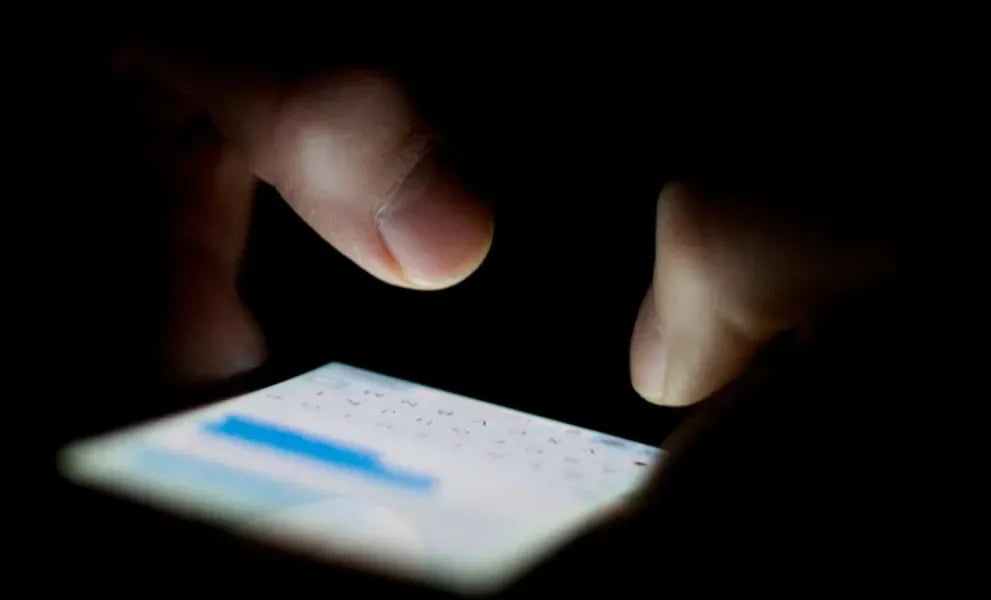 Farg‘onada Telegram orqali qo‘shni ayolga shilqimlik qilgan yigit 5 sutkaga qamaldi