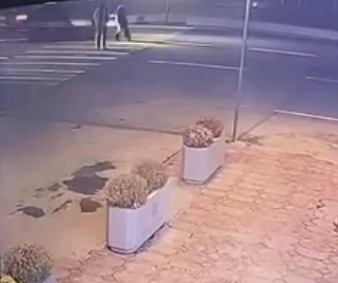 Жиззахда мактаб ўқувчиси машина уриб кетиши оқибатида вафот этди