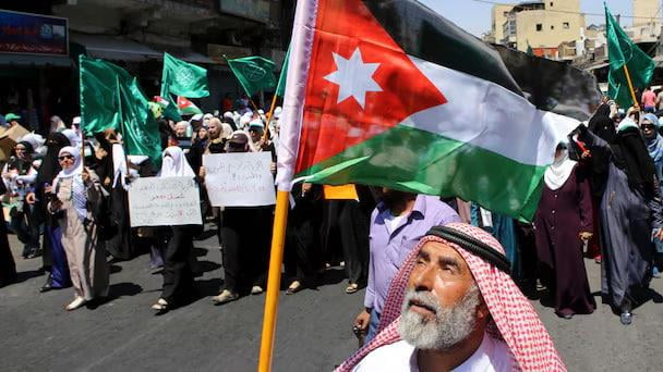 Трамп "Мусулмон биродарлари" ҳаракатининг Яқин Шарқдаги бўлинмаларини террорчи ташкилот сифатида эълон қилди