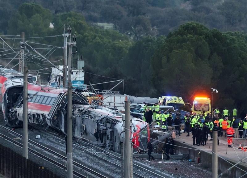 Испанияда содир бўлган поездлар тўқнашуви сабаб 3 кунлик мотам эълон қилинди