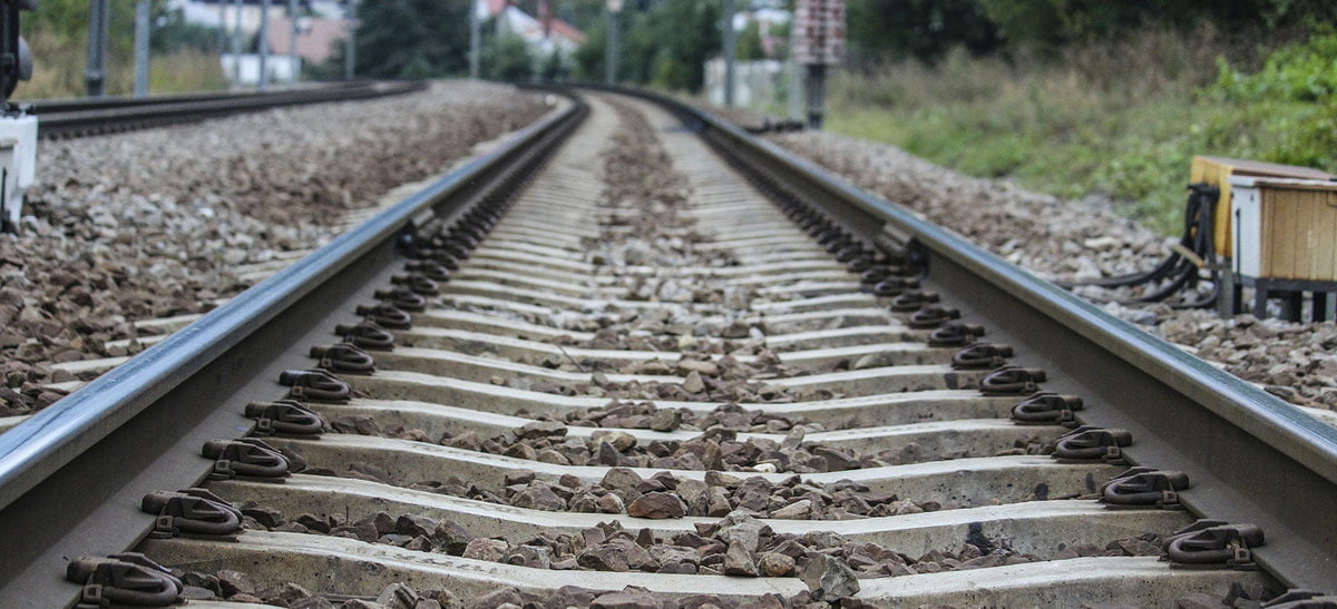 Қорақалпоғистонда йўловчи поезди аёлни босиб кетди