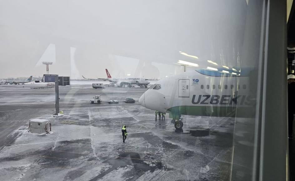 Фарғона водийсида кучли қор ёғиши сабаб бир нечта авиарейслар муқобил аэродромларга йўналтирилди