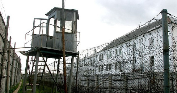 “Овқатимизга атайлаб чўчқа гўшти қўшиб беришди”- урушдан қочган йигит