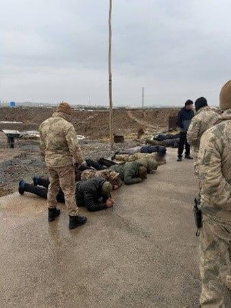 Навоийда ноқонуний олтин қазиб олган уюшган жиноий гуруҳ қўлга олинди