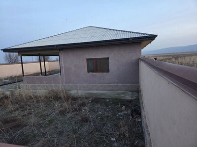 Жиззахда солиқ қарзи сабаб нотурар бино хатланди