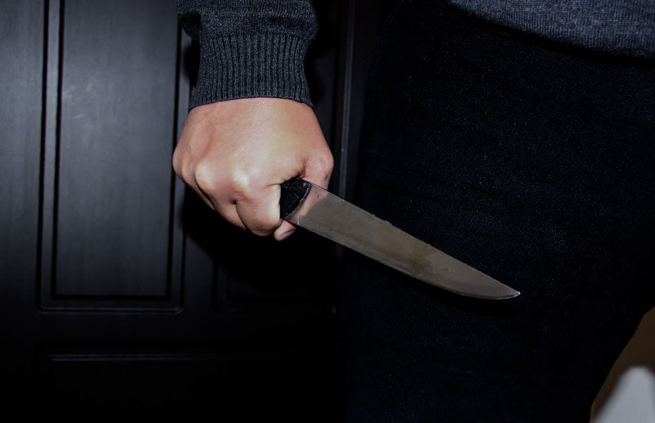 Андижонда 36 ёшли ўқитувчи аёл пичоқлаб ўлдирилди