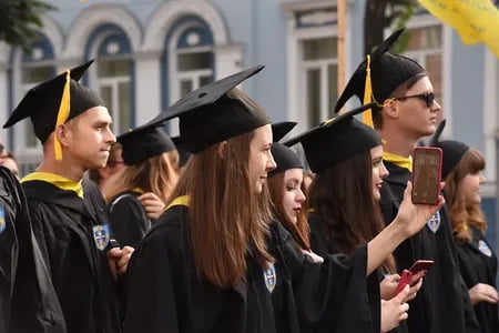 Россияда бакалавриат ва магистратура бекор қилинади