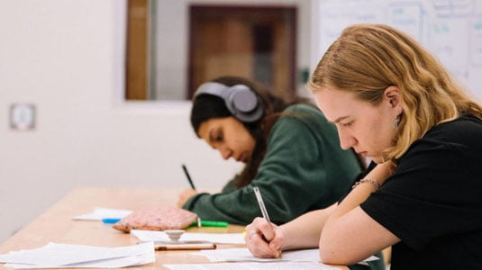 Ўзбекистонда чет элликлар учун мажбурий ўзбек тили сертификати жорий этилади