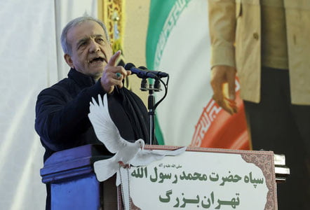 Эрон президенти норозилик намойишларида АҚШ, Исроил ва Европани айблади