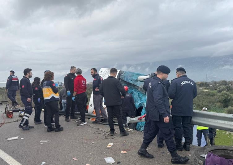 Turkiyada yo‘lovchi avtobusining jarlikka ag‘darilishi oqibatida 10 kishi halok bo‘ldi