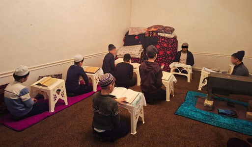 Самарқандда “ҳужра” ташкил қилиб, ноқонуний диний таълим бериб келган эркак ушланди