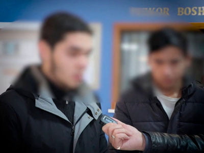 Тошкентдаги компьютер клубида 19 ёшли йигит икки нафар ўқувчини пичоқлади