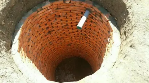 “Қопқоқ масаласида муаммо бўлмаганди” - Бухорода 5 яшар қизалоқ ҳожатхона қудуғида ҳалок бўлди