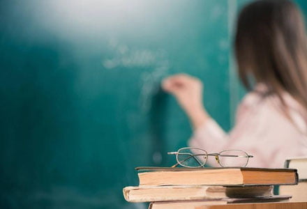 Ўзбекистонда ўқитувчиларга миллий сертификат олиш харажатлари учун субсидия ажратилади