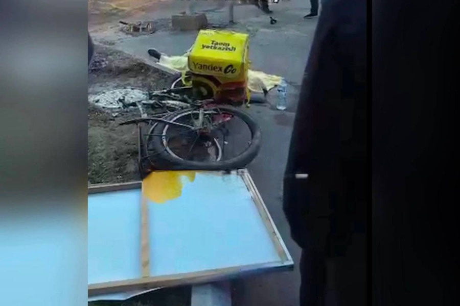 Toshkentda kuryer bola yuk mashinasi urib ketishi oqibatida halok bo‘ldi