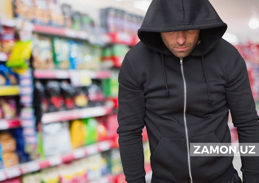 Наманганда уюшган гуруҳ эшик қулфини бузиб кириб дўконни ўмарди