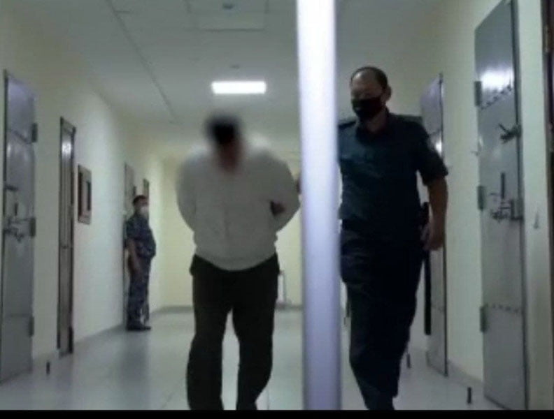 Уйида гиёҳванд модда ва қурол сақлаган фуқаро қўлга олинди