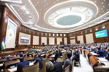 2025 йилгача олий тоифали ўқитувчи ва шифокорлар ойлиги 1000 доллар бўлади — Шавкат Мирзиёев