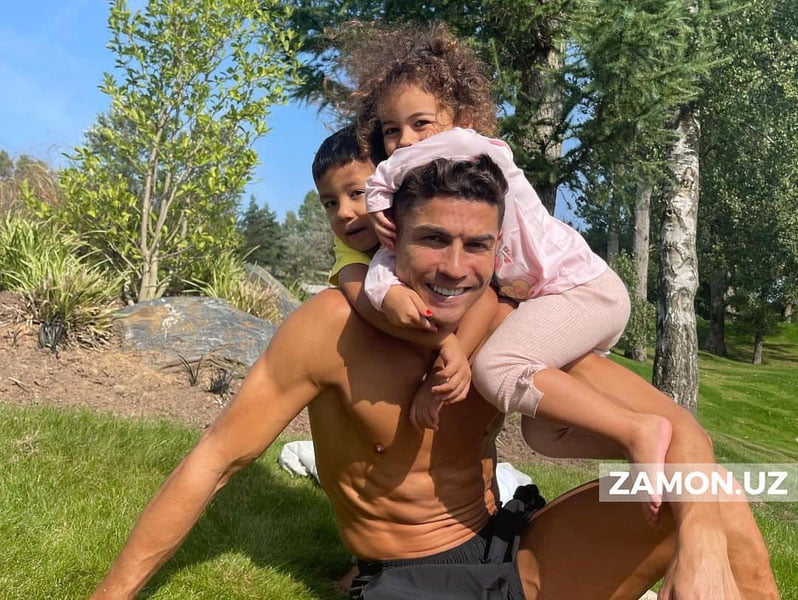 Krishtianu Ronaldu besh kunlik majburiy karantinni oilasi davrasida o‘tkazmoqda