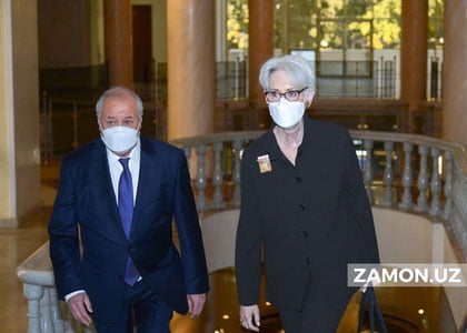 АҚШ Давлат котиби ўринбосари Ўзбекистон расмийлари билан Афғонистондаги вазиятни муҳокама қилди