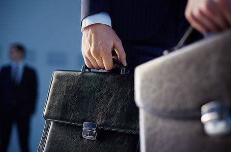 Давлат хизматчиларининг энг кам йиллик меҳнат таътили 27 кунга узайтирилиши мумкин