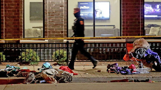 Viskonsin shtatining Uokesh shahrida haydovchi yuk avtomobilida odamlarni bosib ketdi