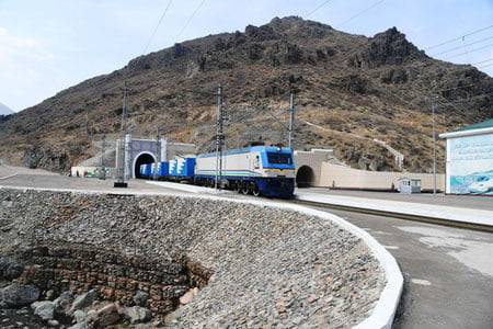 «Тошкент — Андижон» поездлари қатнови вақтинча тўхтатилди