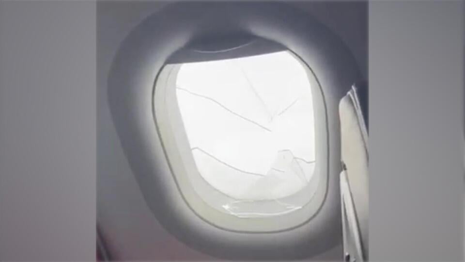 Самолётда безорилик қилган эркак боғлаб қўйилди