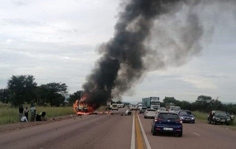 ЖАРда йўловчилар билан тўла автобус ёниб кетди
