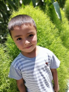 “Иккинчи фарзандимни ҳам йўқотишни истамайман”- тўшакка михланиб қолган болакай яхшилар кўмагига муҳтож