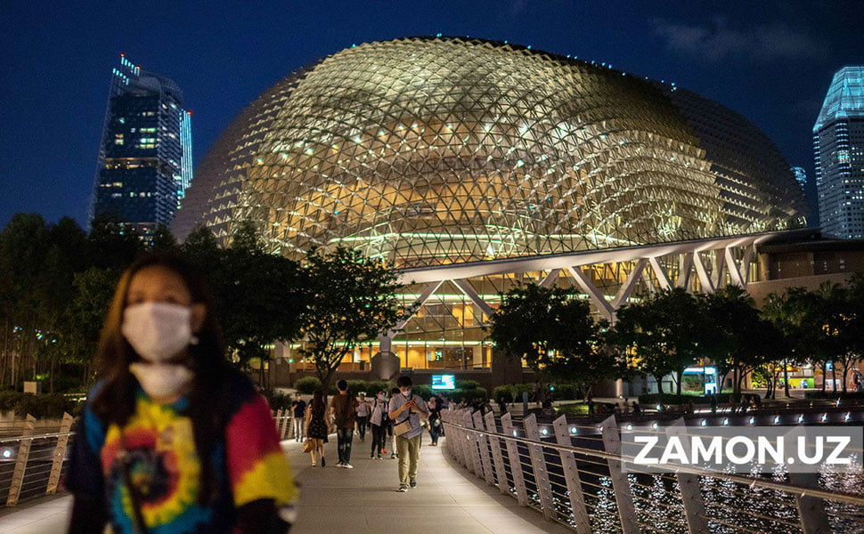 Singapurda koronavirusga qarshi emlanmaganlarning bepul asosda davolanishi bekor qilindi