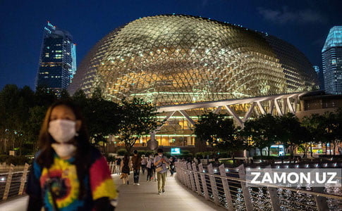 Singapurda koronavirusga qarshi emlanmaganlarning bepul asosda davolanishi bekor qilindi