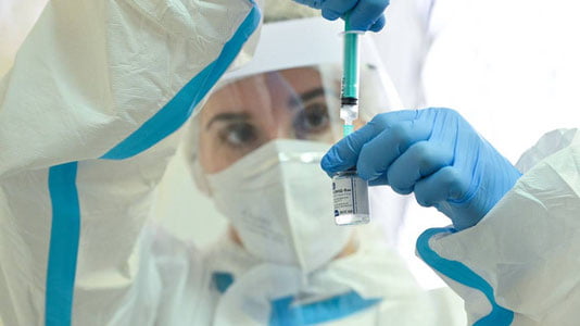 Shifokor inson organizmi koronavirusning yangi variantini qanday kutib olishini aytdi