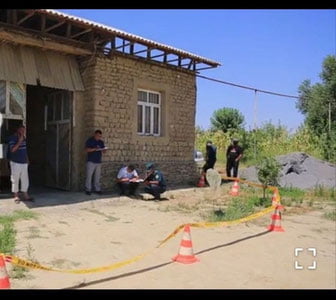 Жиззахлик эркак қўшнисини ўз турмуш ўртоғи билан ишқий муносабатини пайқаб 7 марта пичоқ санчиб ўлдириб қўйди