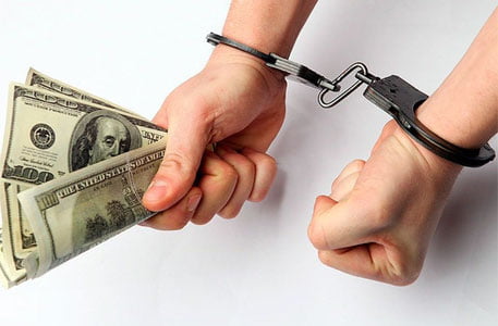 Сурхондарёда ЙПХ ходимига 7 млн пора таклиф қилган ҳайдовчи қўлга олинди